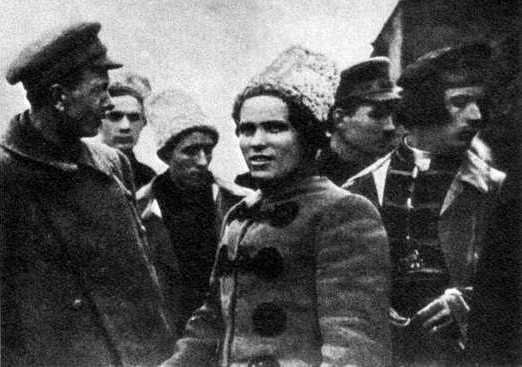 Nestor Majno, y un grupo de anarquistas luchando contra los bolcheviques