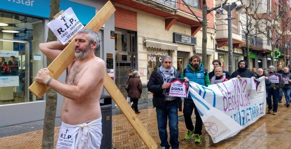 Via crucis contra los Desahucios y los recortes sociales en Barakaldo