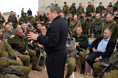 Barak con soldados