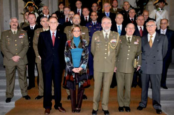 Carme Chacn y militares