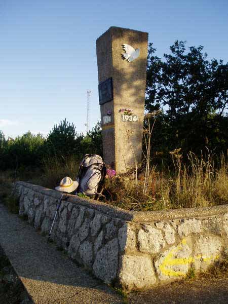 Monumento en M de Oca4 Burgos.jpg (46122 bytes)