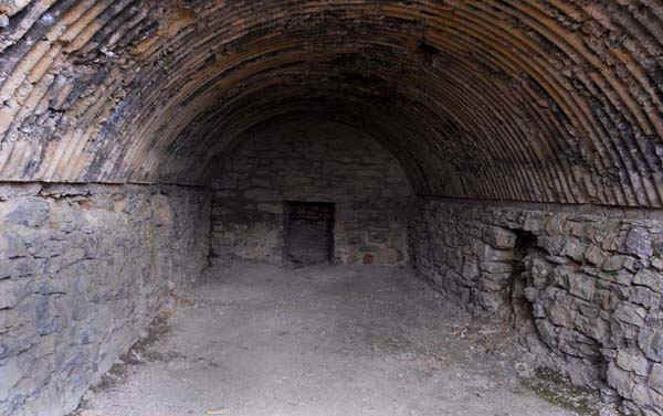 Trincheras Sarrin2 (refugio).jpg (55625 bytes)