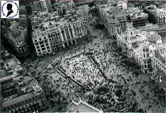 1939033020Valencia_panorama_01w.jpg (52938 bytes)