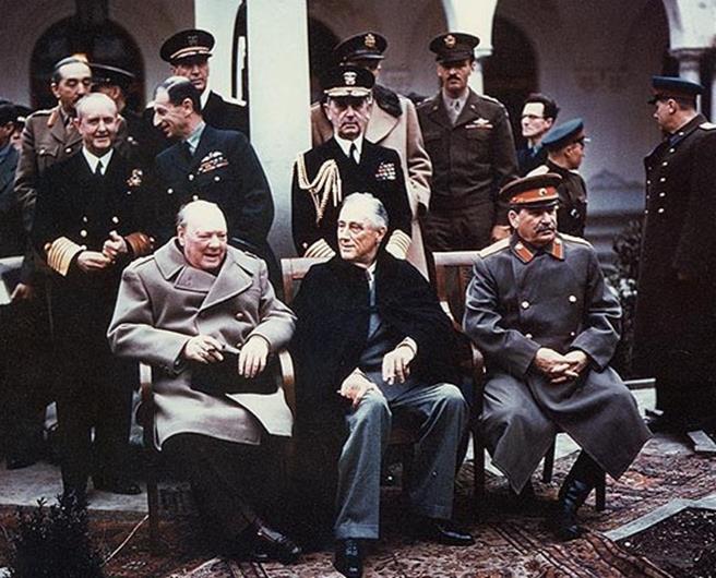 https://aeromotores.files.wordpress.com/2011/07/tratado-de-yalta-febrero-1945-churchill-roosevelt-stalin.jpg?w=640