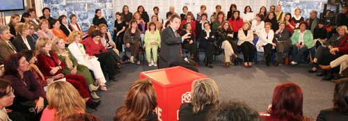 Zapatero se reune con las organizaciones de mujeres